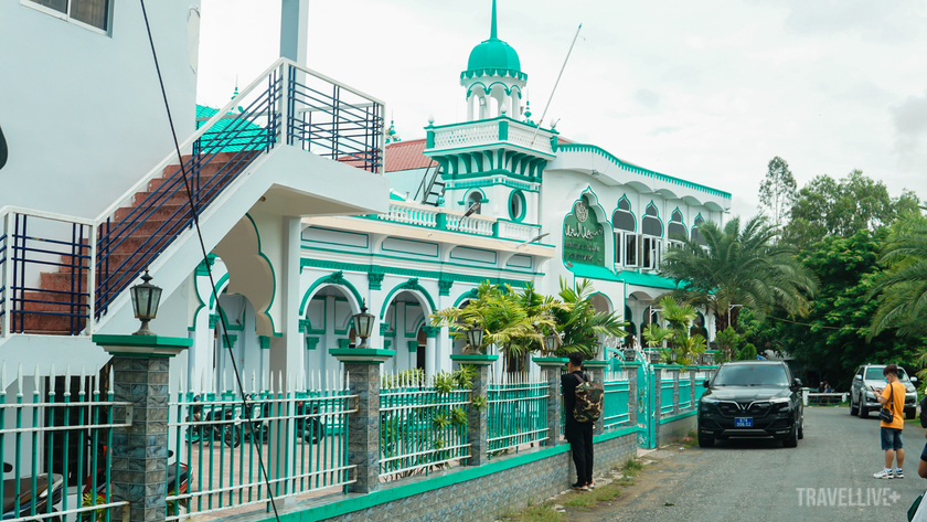 Masjid Nia'mah là một trong những điểm đến được nhiều du khách lựa chọn đến tham quan tại làng Chăm Châu Phong