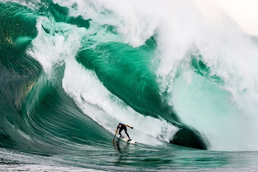 Người chiến thắng hạng mục năng lượng là nhà nhiếp ảnh Ted Grambeau (Australia) chụp tại ngày khắc nghiệt nhất tại Shipstern Bluff vô cùng thử thách trên một bờ biển xa xôi ở Tasmania, Australia