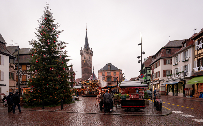 Từ giữa tháng 11, những phiên chợ Giáng sinh đã rục rịch tổ chức trên khắp châu Âu, thu hút nhiều người dân địa phương và du khách thập phương đến tham quan