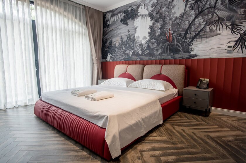 Lâu đài The Legend Sóc Sơn sở hữu 24 phòng ngủ sang trọng, tiêu chuẩn 5 sao, tất cả đều được thiết kế hiện đại và đầy đủ tiện nghi, tạo nên một không gian nghỉ dưỡng thoải mái và ấm cúng cho du khách