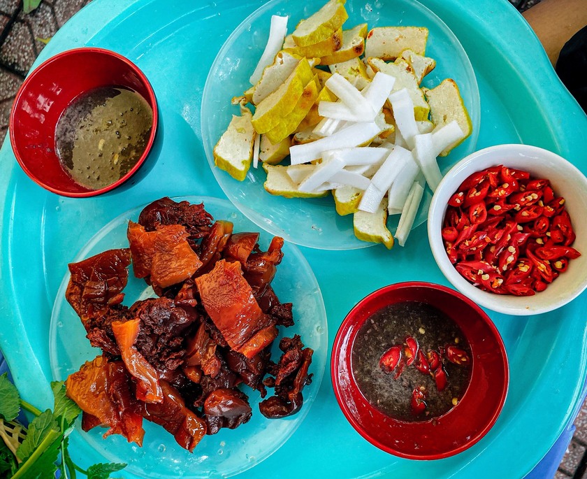 Sứa đỏ là một trong những món ăn Tú Uyên ấn tượng khi đến Hà Nội