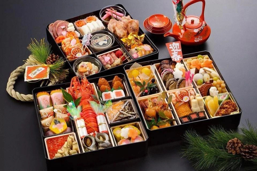 Osechi vừa là bữa tiệc dâng cúng các vị thần của năm mới, vừa là món ăn để cầu mong sự thịnh vượng cho gia đình.