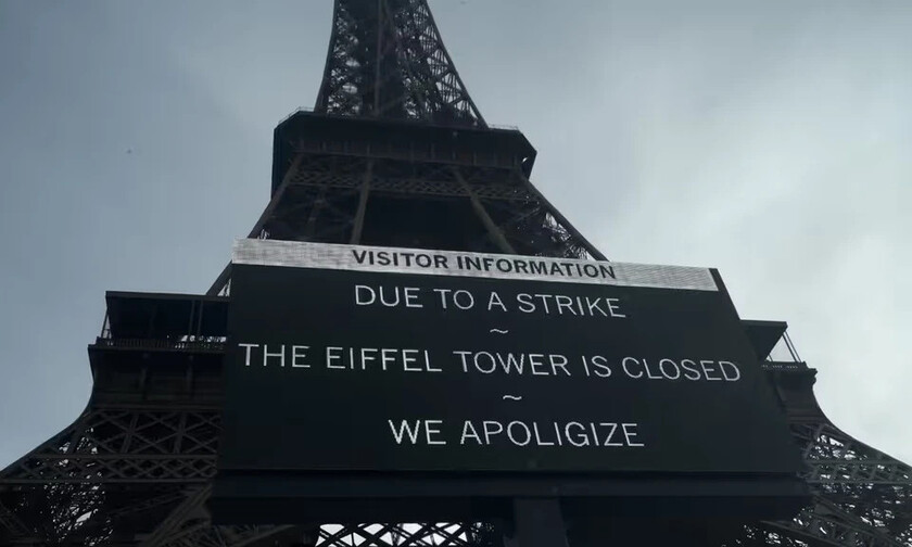 Những khách du lịch đã đặt vé vào thăm công trình 134 tuổi này được thông báo rằng tháp đã đóng cửa và họ sẽ được liên hệ qua email. Ảnh: AP.