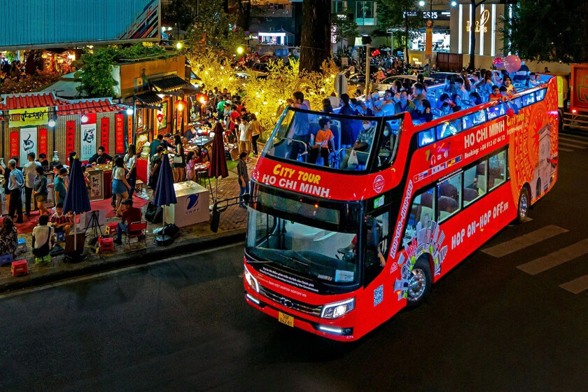 Dịp Tết dương lịch, bạn và gia đình có thể trải nghiệm đi xe buýt 2 tầng để ngắm toàn TP. Hồ Chí Minh.