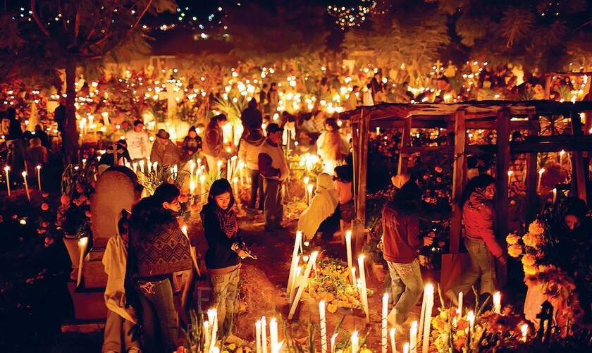 Người Chile lại dành ngày đầu năm mới để bên cạnh và tưởng nhớ những người thân đã khuất của mình.