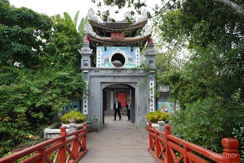 Đền Ngọc Sơn là biểu tượng văn hóa tâm linh nổi tiếng của Hà Nội.