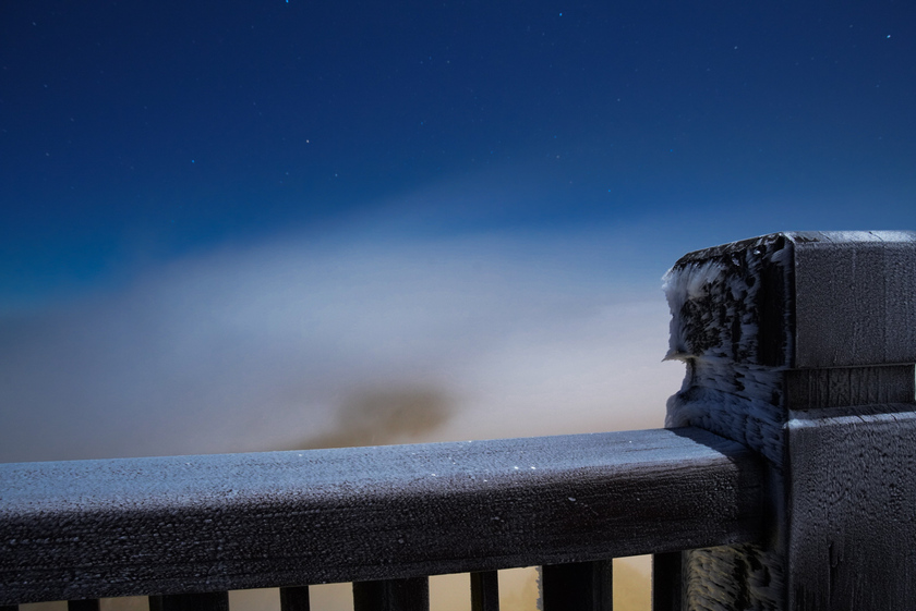 Hiện tượng thiên nhiên kỳ thú băng tuyết phủ trắng đỉnh Fansipan