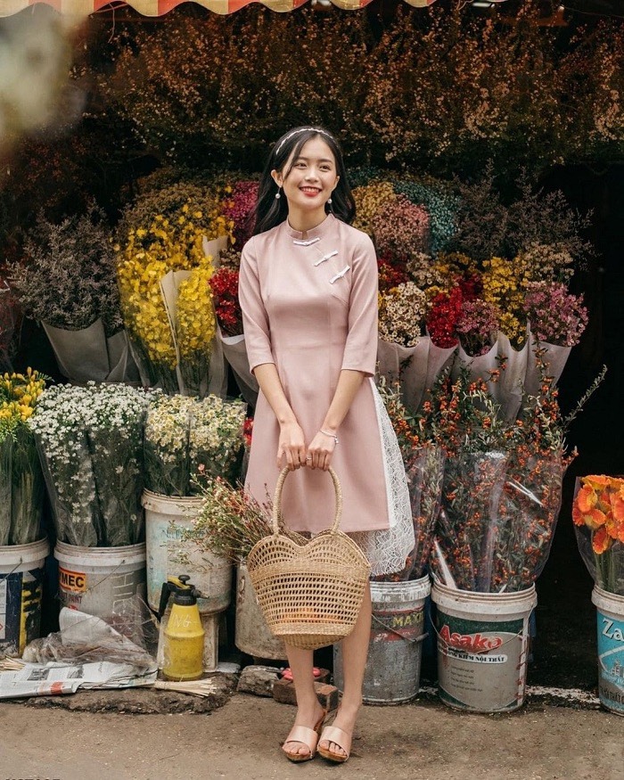 Toạ lạc tại trung tâm Sài Gòn, chợ hoa Hồ Thị Kỷ nổi tiếng là thiên đường của muôn loài hoa