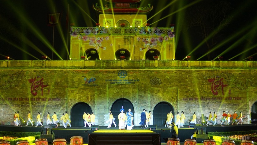 Tối 24/1, tại Hoàng Thành Thăng Long đã diễn ra đêm khai mạc “Happy Tết 2024 - Lan toả bản sắc văn hoá Tết truyền thống”