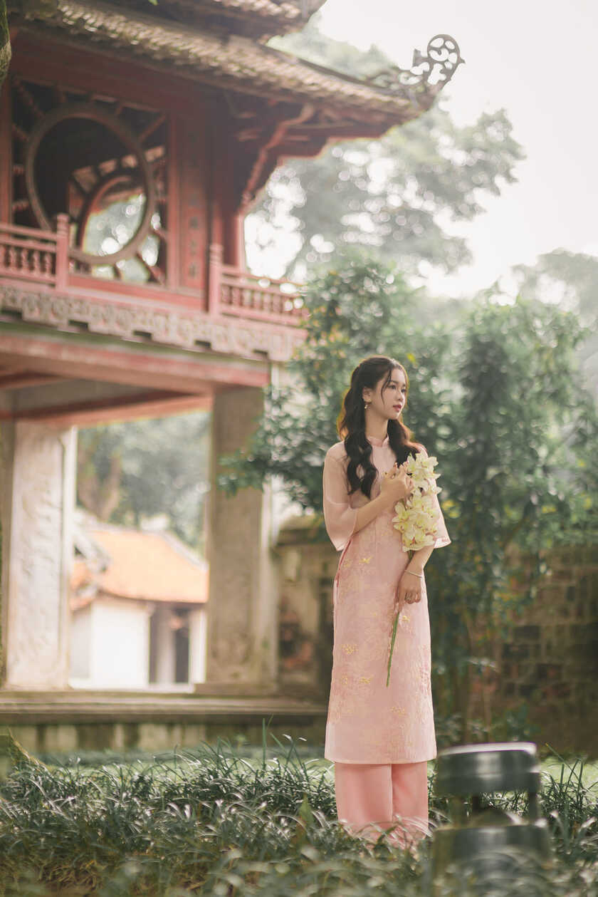 Văn Miếu thích hợp với chụp ảnh áo dài truyền thống tại Hà Nội.