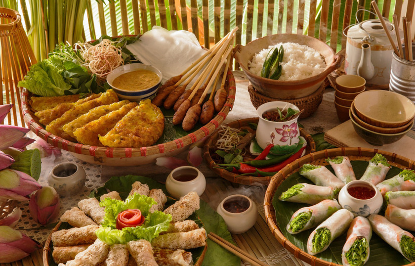 Nằm ở miền Trung Việt Nam, Đà Nẵng mang đến những món ăn truyền thống mang đậm bản sắc từ cả hai miền Nam - Bắc