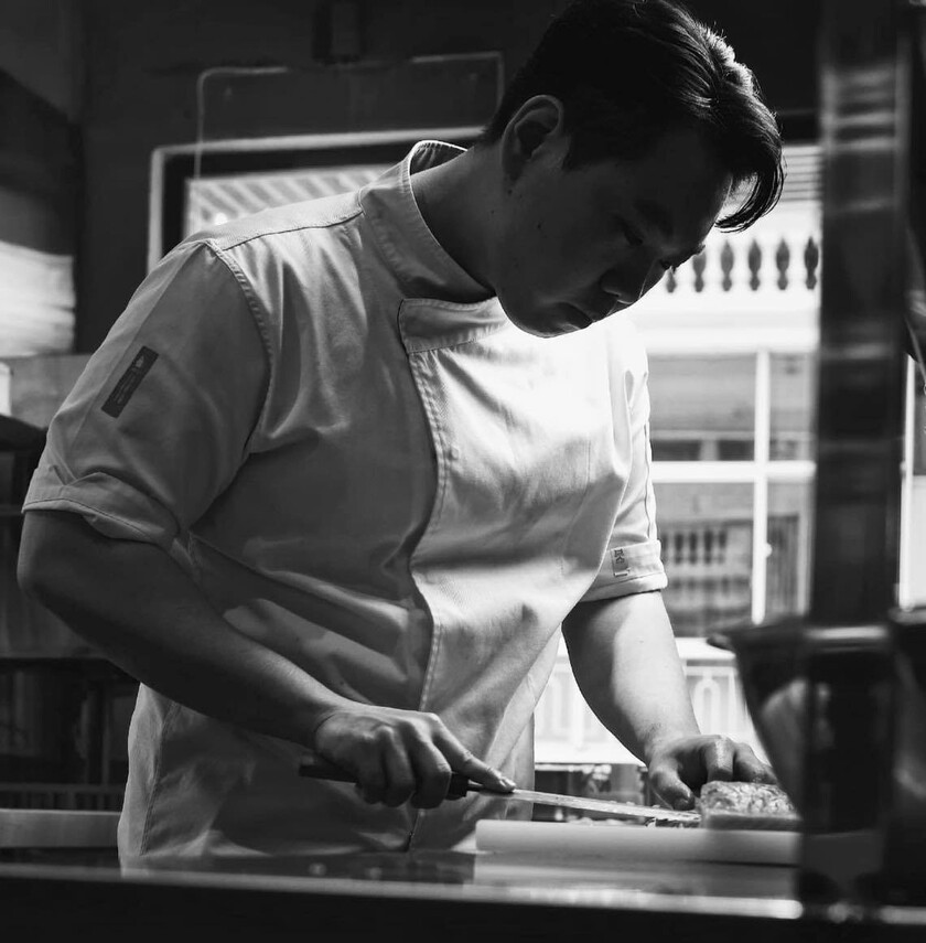 Đầu bếp Chi Joon Hyuk, đồng sáng lập của Labri Hà Nội sẽ khắc họa tinh tế nền ẩm thực Hàn Quốc kết hợp kỹ thuật chế biến cầu kỳ của ẩm thực Pháp trong buổi tối ngày 3 tháng 3, 2024.