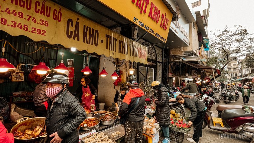 Chợ Hàng Bè nổi tiếng đã gắn bó với người dân phố cổ Hà Nội qua nhiều thế hệ.
