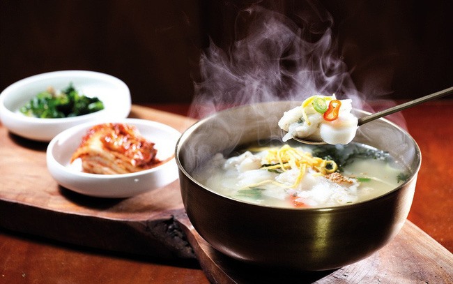 Tteok kuk - món ăn không thể thiếu dịp trong Tết của người Hàn.