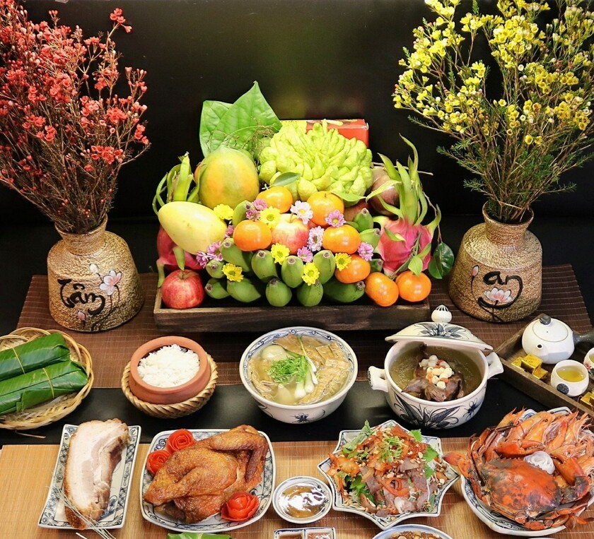 Mâm ngũ quả thường gồm 5 loại trái cây khác nhau, các loại quả được lựa chọn đại diện cho mâm ngũ quả dâng cúng tổ tiên ngày Tết là phong tục truyền thống của người Việt từ bao đời nay.