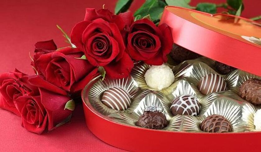 Người Ý trao đổi quà tặng, hoa hồng và chocolate để thể hiện tình cảm của mình.