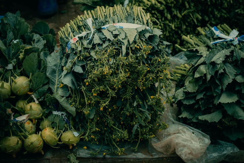 Trong những phiên chợ này còn có các loại rau mang đặc trưng của vùng ôn đới mà dưới xuôi không có.