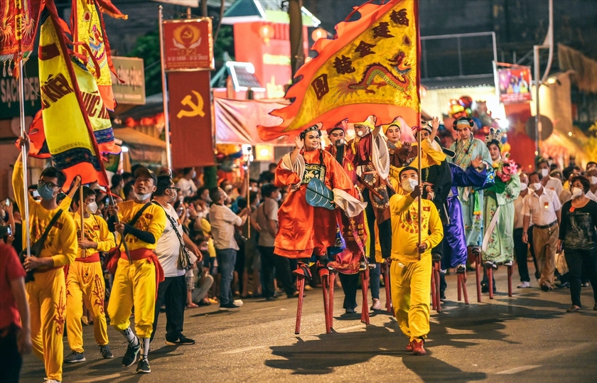 Tết Nguyên Tiêu là lễ hội lớn của cộng đồng người Hoa tại Chợ Lớn.