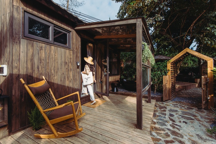 Căn nhà nhỏ với đầy đủ tiện ích, ngập tràn không gian xanh mát tại nhà Sung