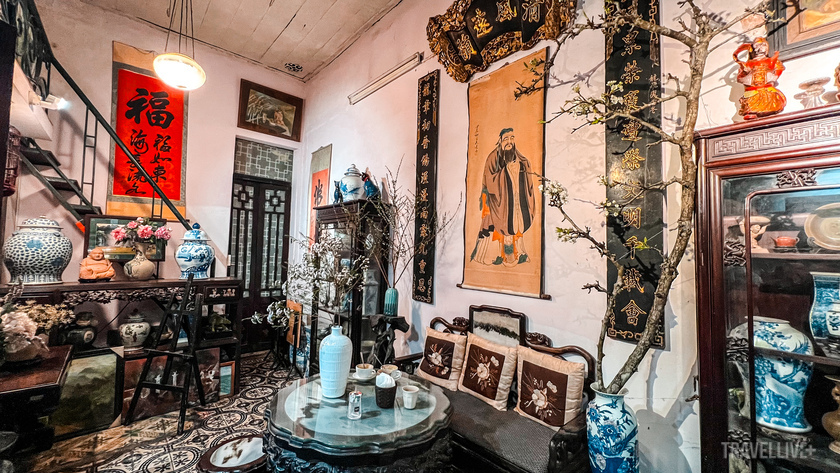 Cà phê Phố Cổ sở hữu một không gian ấm cúng và thân mật theo lối kiến trúc nhà cổ Việt Nam.