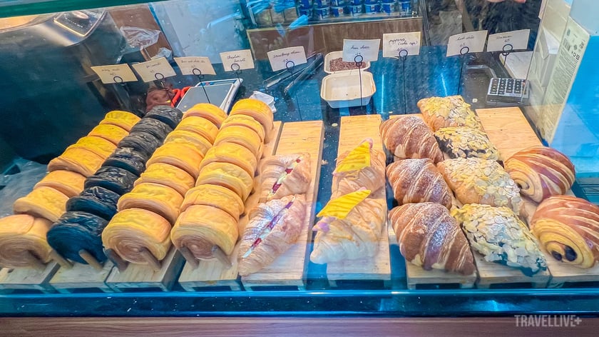 Thực đơn bánh croissant và cromboloni tại Tiệm bánh Cắt Lát khá đa dạng.