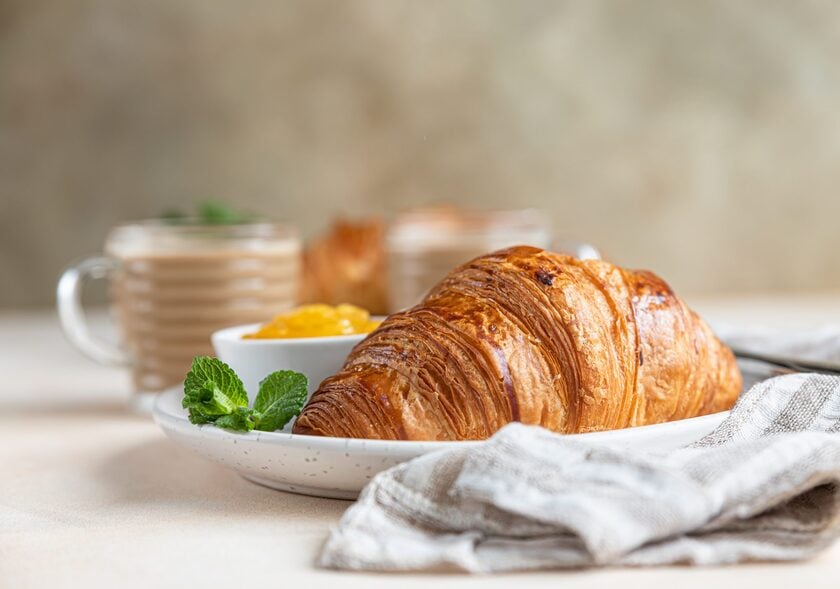 Hình dạng sừng bò của bánh croissant tượng trưng cho sự sung túc, thịnh vượng.