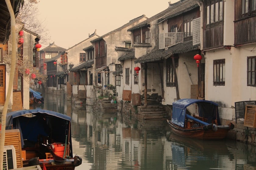 Cảnh đẹp thanh bình và nhịp sống chậm rãi của Châu Trang cổ trấn sẽ giúp bạn xua tan đi mọi mệt mỏi và phiền muộn.