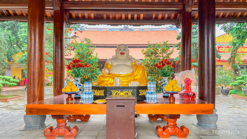 Tượng Phật Di Lặc tại chùa Bằng