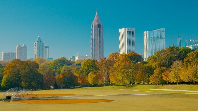 Bên trong không gian xanh khổng lồ giữa lòng Atlanta là một hồ nước, vô số sân chơi và trang thiết bị thể thao