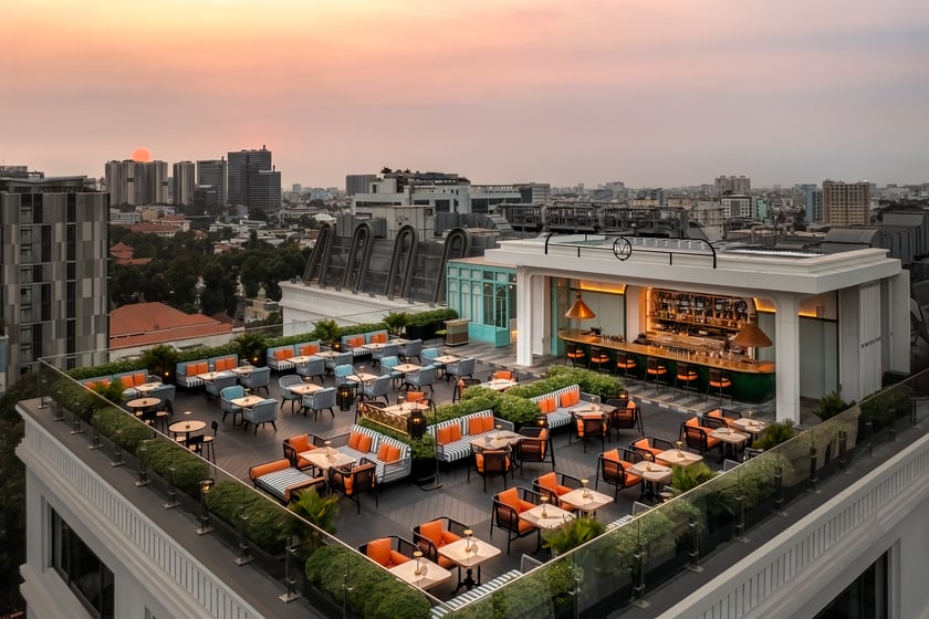 Nhằm nâng cấp trải nghiệm cho khách hàng, Mai House Saigon chính thức ra mắt Mai Sky – quán bar ngoài trời, nằm trên tầng cao nhất của khách sạn.