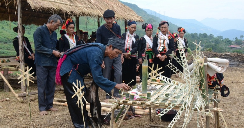 Phục dựng Lễ tra hạt của người dân tộc Khơ Mú, bản Huổi Lốt, xã Mường Mùn, huyện Tuần Giáo