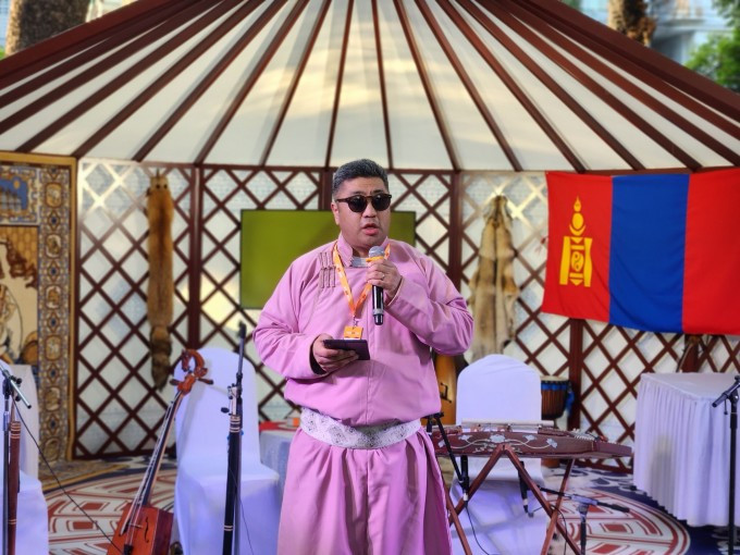 Ông Munkhnasan Oldokh phát biểu tại sự kiện xúc tiến, quảng bá du lịch Mông Cổ tổ chức ở TP HCM, ngày 5-4. Ảnh: Bích Phương