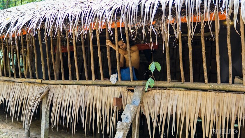 Nhà dài lợp lá là một kiểu nhà truyền thống của người Murut. Loại nhà này có nhiều ưu điểm, bao gồm mát mẻ, thân thiện với môi trường và dễ kiếm vật liệu