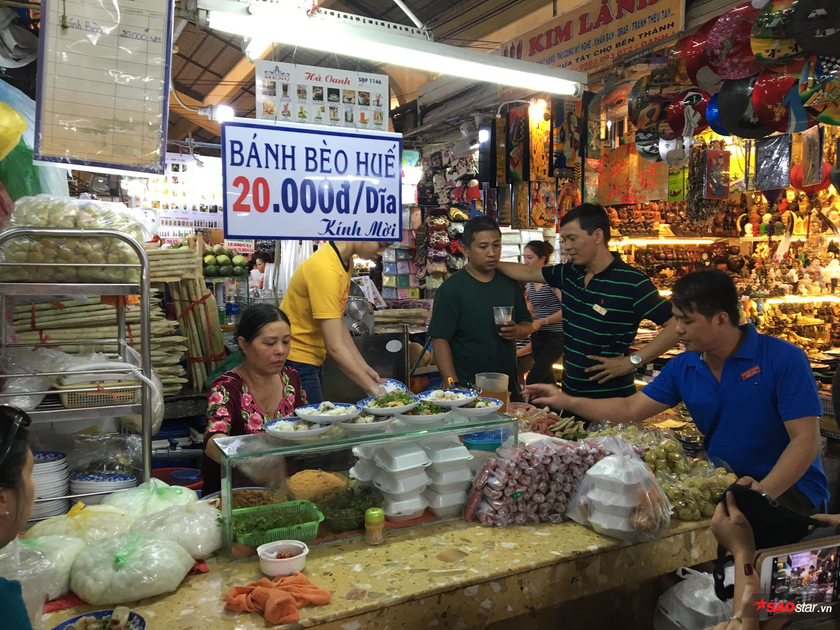 Tiệm bánh bèo trứ danh chợ Bến Thành, 22 năm ngày nào cũng bán hơn ngàn đĩa