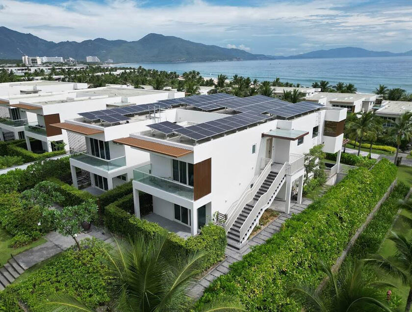 Những tấm pin mặt trời đầu tiên đã được lắp đặt tại Alma Resort Cam Ranh