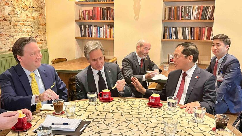 Tháng 9/2023, Ngoại trưởng Mỹ Antony Blinken đã ghé thăm quán cà phê All Day Coffee ở phố Hàng Bún trong chuyến tháp tùng Tổng thống Biden công du Việt Nam.