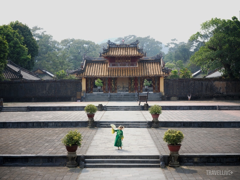 Lăng Minh Mạng là một trong những khu lăng tẩm đẹp và nguy nga nhất của triều Nguyễn