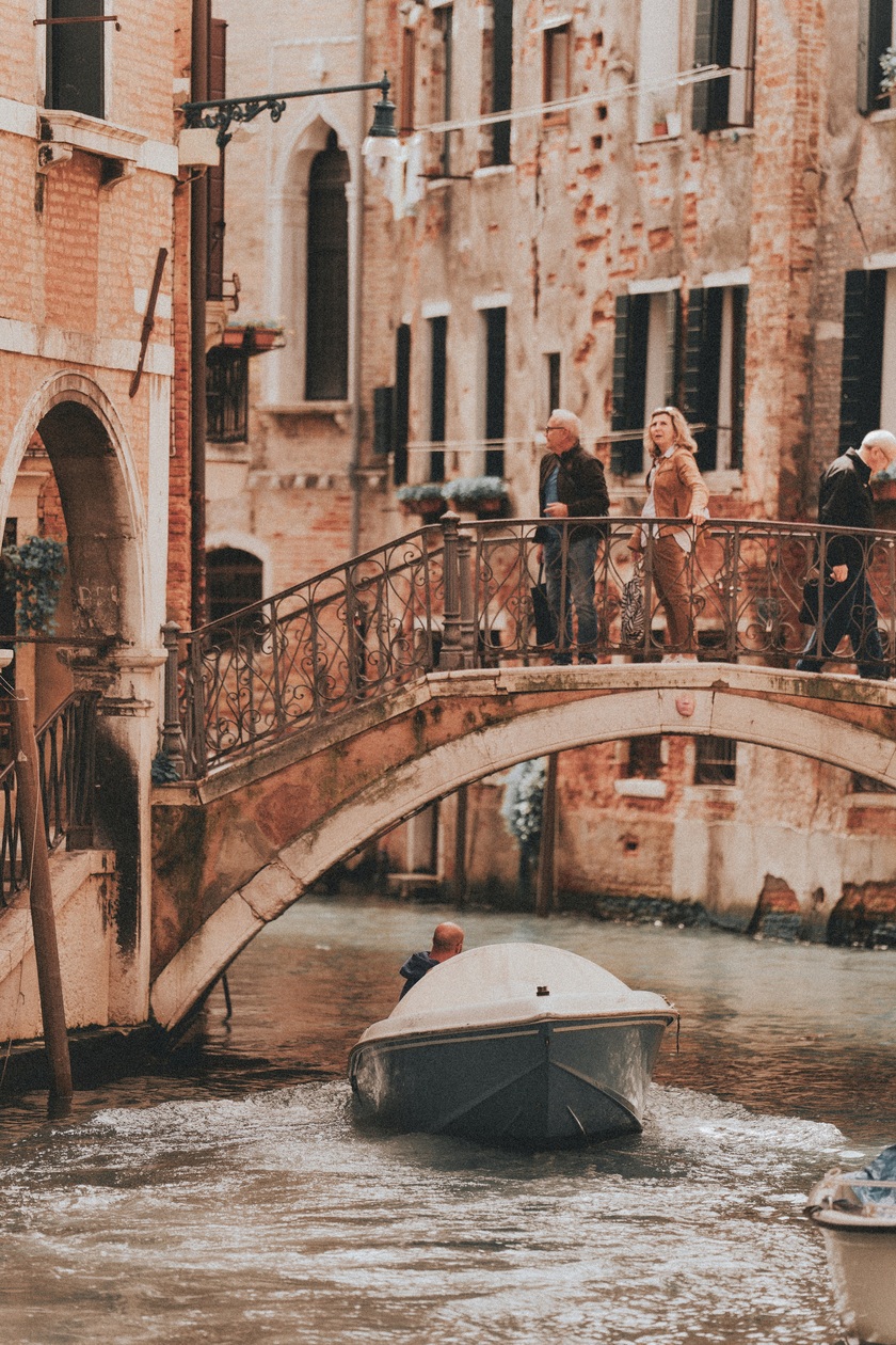 Cầu Rialto là một trong những biểu tượng nổi tiếng nhất của thành phố Venice.