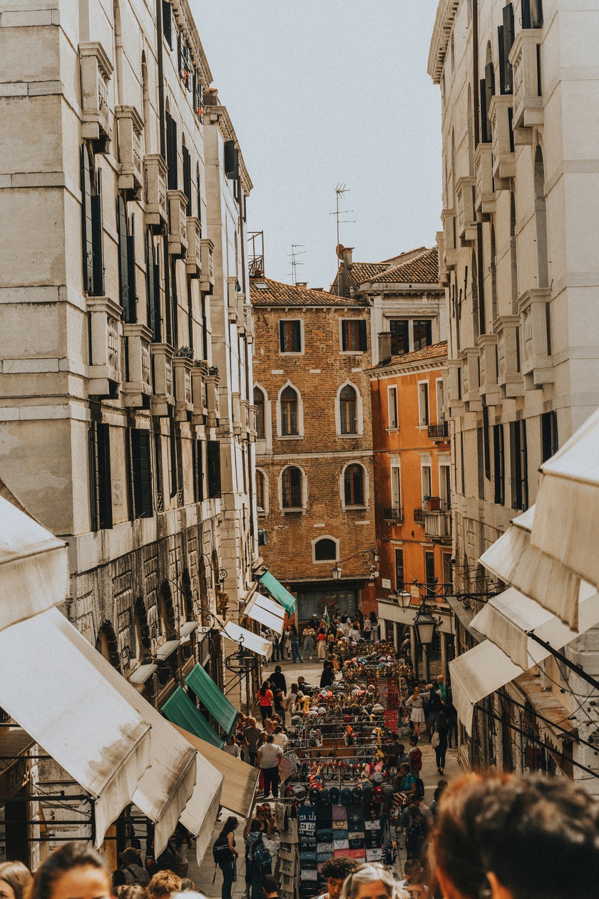 Nổi tiếng với những công trình kiến trúc đồ sộ, lộng lẫy, quảng trường San Marco luôn là “trái tim” của Venice, thành phố lãng mạn bậc nhất nước Ý.