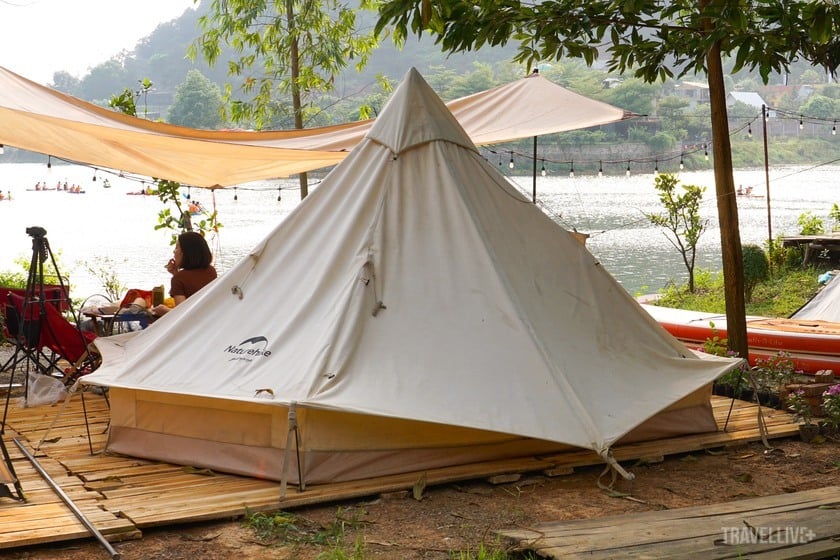 Nếu bạn không có lều trại của riêng mình, bạn có thể dễ dàng thuê lều trại tại hồ Đồng Đò. Lều trại được thuê với giá từ 100.000 - 250.000 đồng tuỳ kích thước