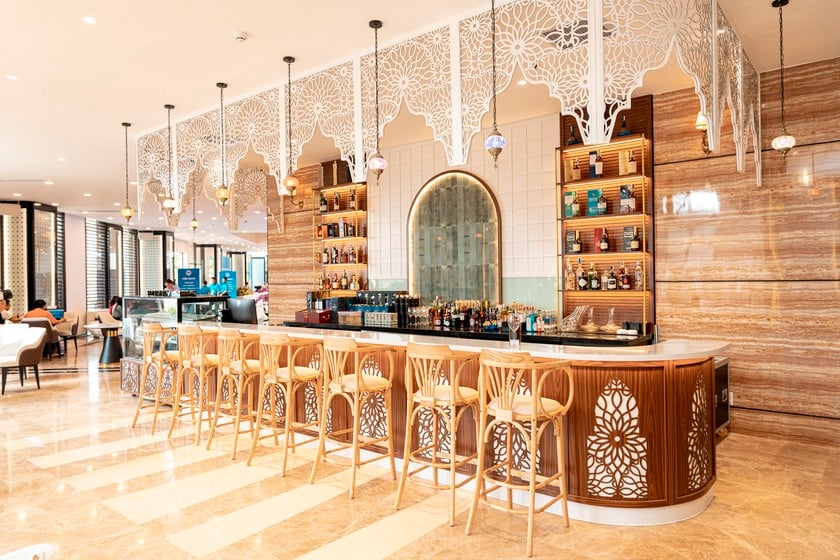 Nhà hàng “Lumiere Byblos Restaurant” là nhà hàng theo phong cách Địa Trung Hải, với các món ăn chuẩn hương vị Địa Trung Hải