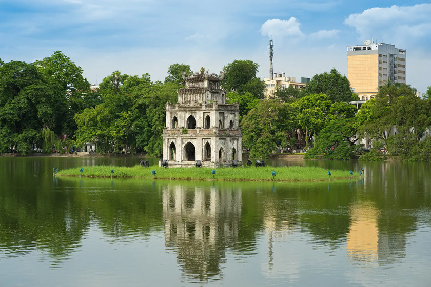 Thủ đô Hà Nội ngàn năm văn hiến mang vẻ đẹp cổ kính và lãng mạn. 