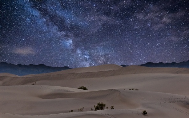 Sa mạc được biết đến là một trong những nơi ngắm sao đẹp nhất trên thế giới