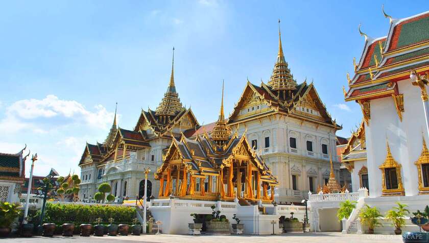Chùa Wat Pho được xây dựng bên bờ sông Chao Phraya từ thời Ayutthaya trong thế kỷ thứ 16