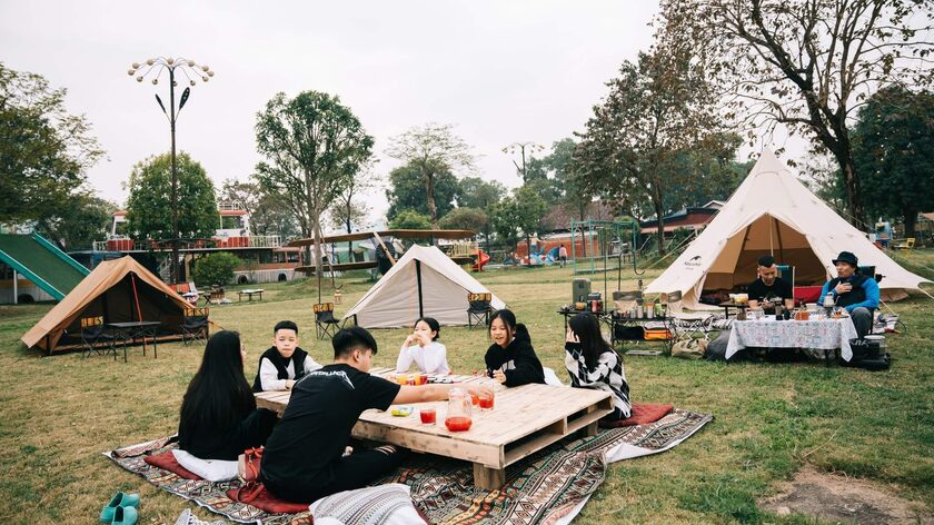 Cắm trại từ lâu đã trở thành một hoạt động truyền thống được yêu thích, mang đến sự thư giãn và gắn kết cho mọi người.