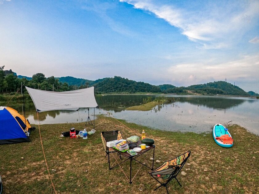 Hồ Chòm Núi, tọa lạc tại xã Nam Sơn, huyện Sóc Sơn, Hà Nội