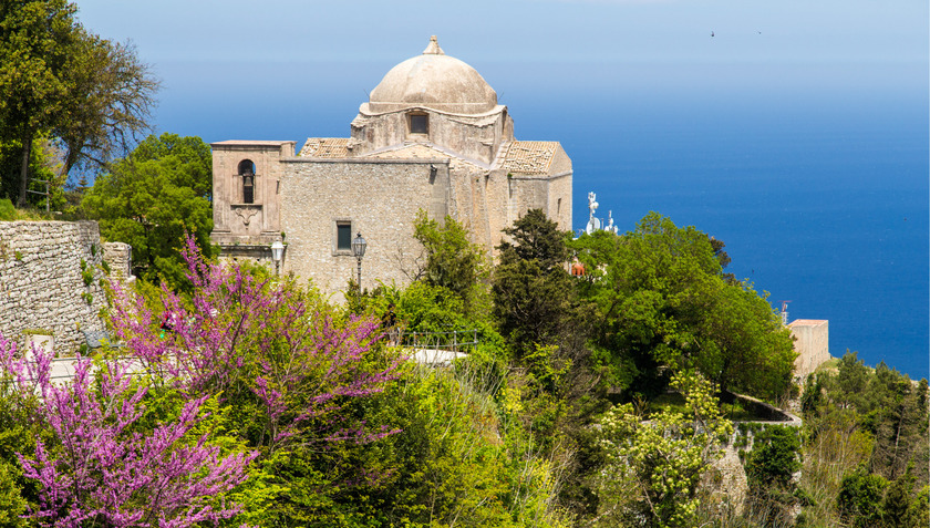 Nhiều vị khách thích leo núi chọn lâu đài Erice là điểm kết thúc hành trình chinh phục đỉnh Erice