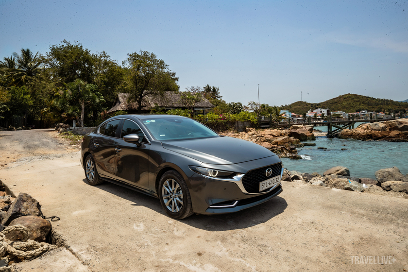 Mazda3 còn sở hữu những công nghệ tiên tiến giúp Hoàng Lê Giang an tâm tận hưởng hành trình và tập trung khám phá những cảnh đẹp thiên nhiên
