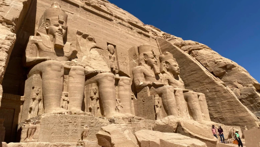 Đền thờ Abu Simbel là một công trình kiến trúc vĩ đại tọa lạc tại miền nam Ai Cập