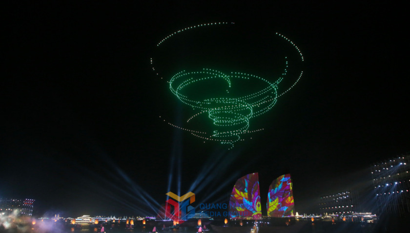 Mãn nhãn hình ảnh 2.300 máy bay không người lái thắp sáng Carnaval Hạ Long 2024